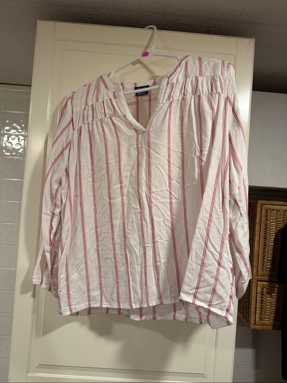 Splendid Women’s White and Pink Striped Blouse size medium 7:30